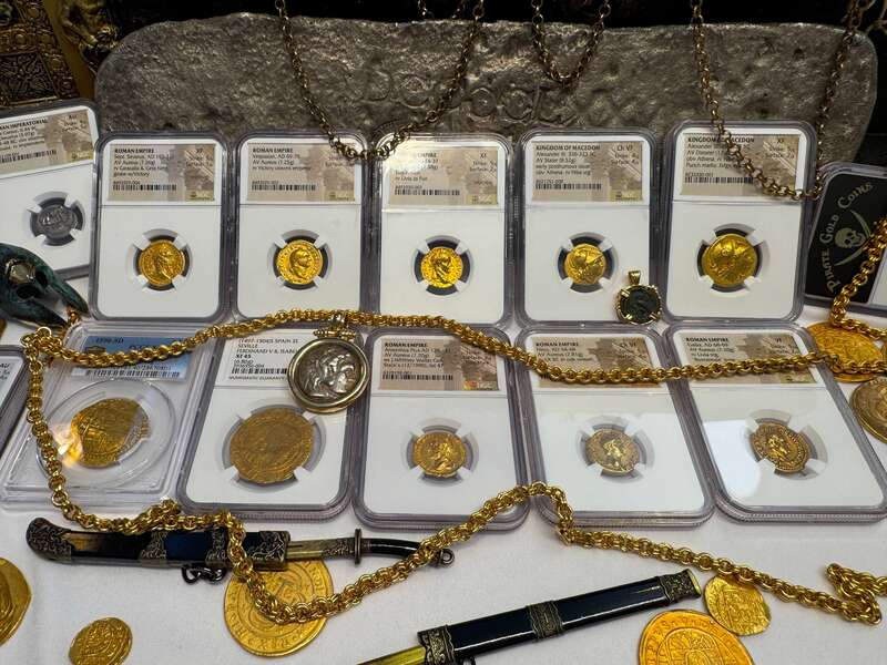 Roman Empire "Vespasian" Aureus NGC ChF 5x3 13