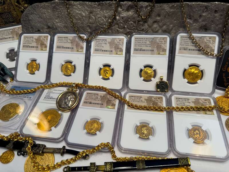 Roman Empire "Tiberius" Aureus NGC XF 5x2 36