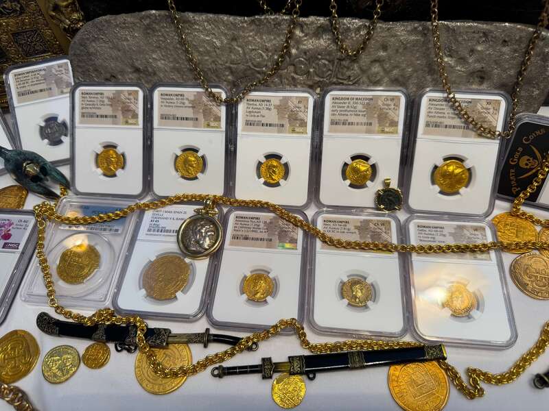 Roman Empire "Tiberius" Aureus NGC XF 5x2 45