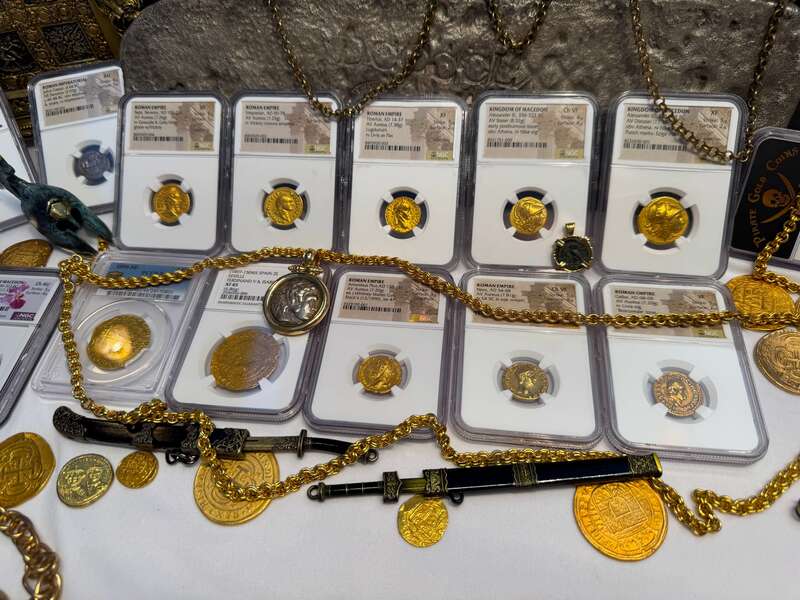 Roman Empire "Tiberius" Aureus NGC XF 5x2 47