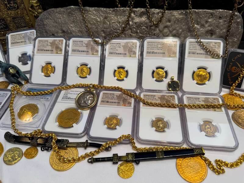 Roman Empire "Tiberius" Aureus NGC XF 5x2 51