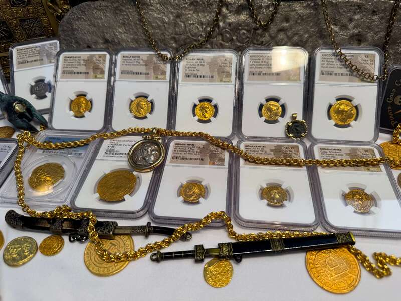 Roman Empire "Tiberius" Aureus NGC XF 5x2 52