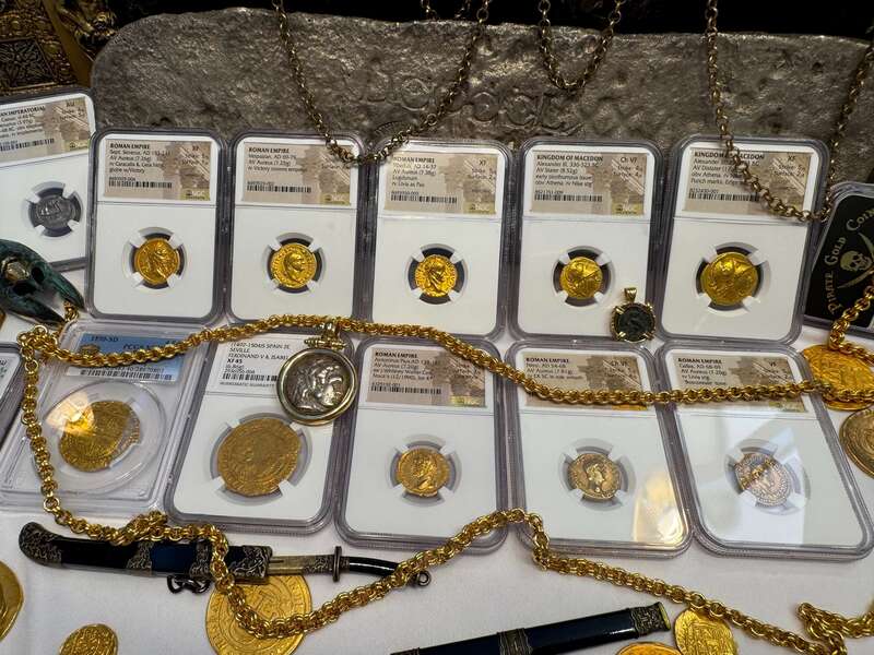 Roman Empire "Vespasian" Aureus NGC ChF 5x3 25