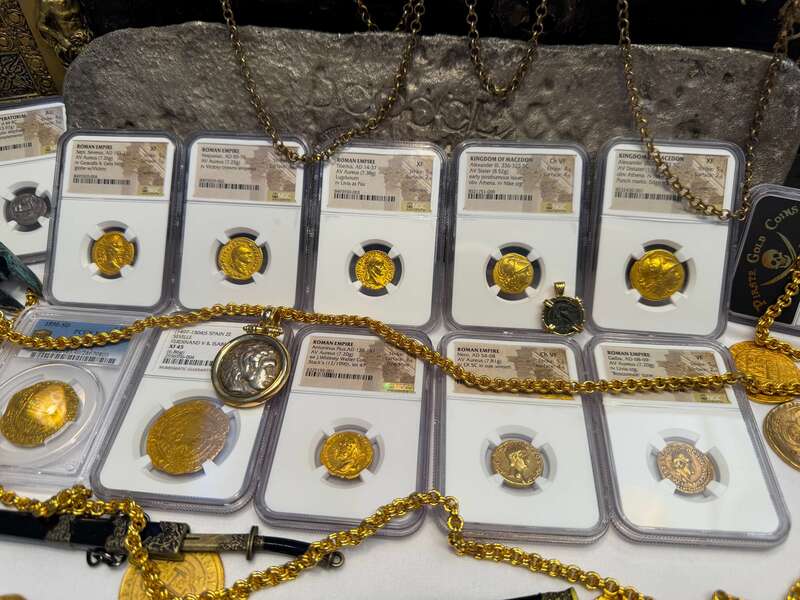 Roman Empire "Vespasian" Aureus NGC ChF 5x3 28