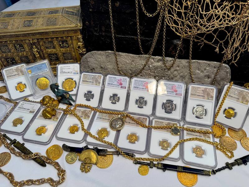 Roman Empire "Augustus" Denarius NGC AU 5x2 42