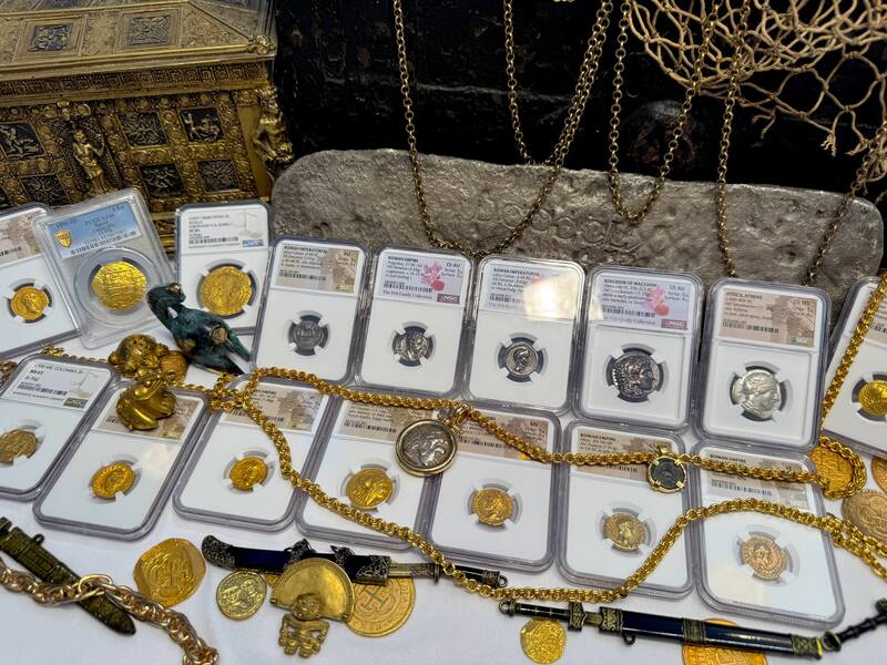 Roman Empire "Augustus" Denarius NGC AU 5x2 43