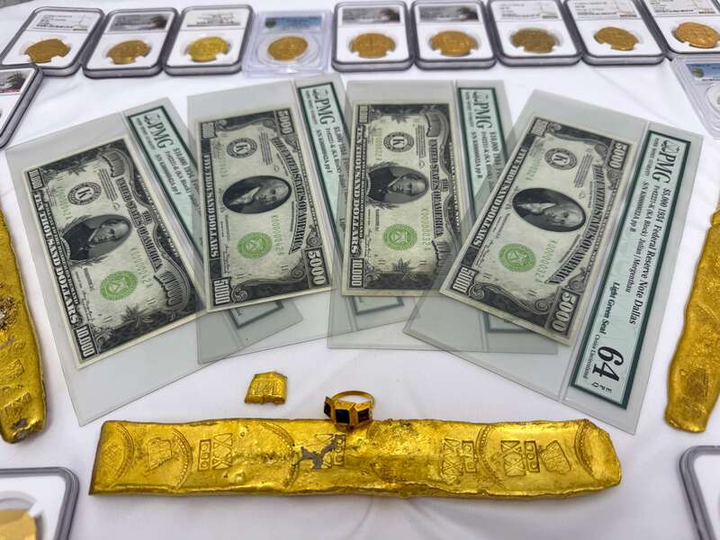 FR 2221k | FR 2231k | $10,000 | $5,000 Matching Serial #'s 38