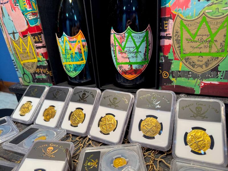 Peru 8 Escudos 1734 "Philip V" NGC UNC 61