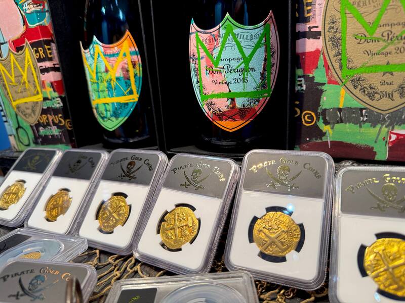 Peru 8 Escudos 1734 "Philip V" NGC UNC 63