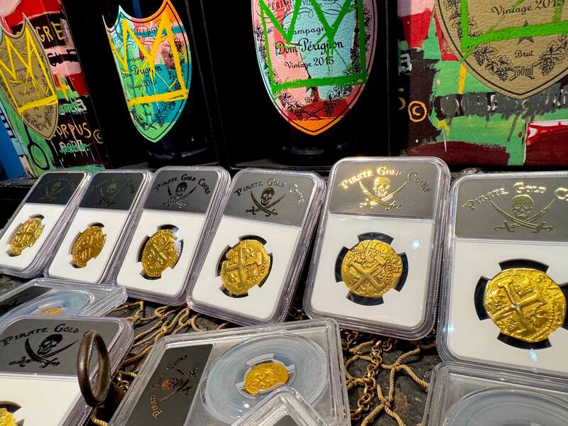 Peru 8 Escudos 1734 "Philip V" NGC UNC 64