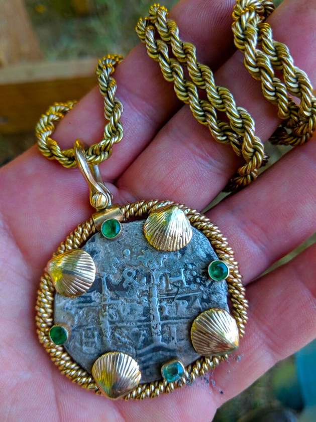 Peru 8 Reales 1697 Shells & Emeralds Pirate Gold Coins Treasure Jewelry