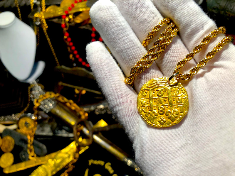 Peru 8 Escudos 1727 "Bold Strike" Pirate Gold Coins Jewelry Treasures 7