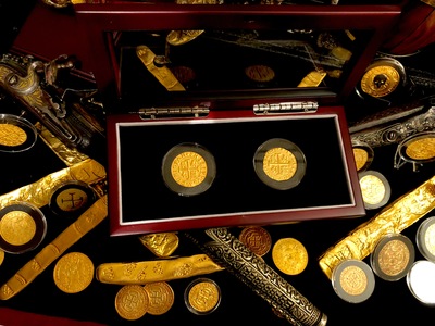 2 Piece Box Display Case: Peru 1708 8 Escudos "1715 Fleet Collection" 4