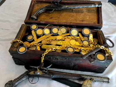 Authentic Treasure Chest (Really held Gold Doubloons) 13