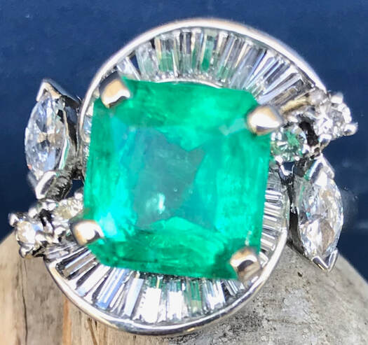 Colombian Emerald Ring 3.5 carats with Diamonds