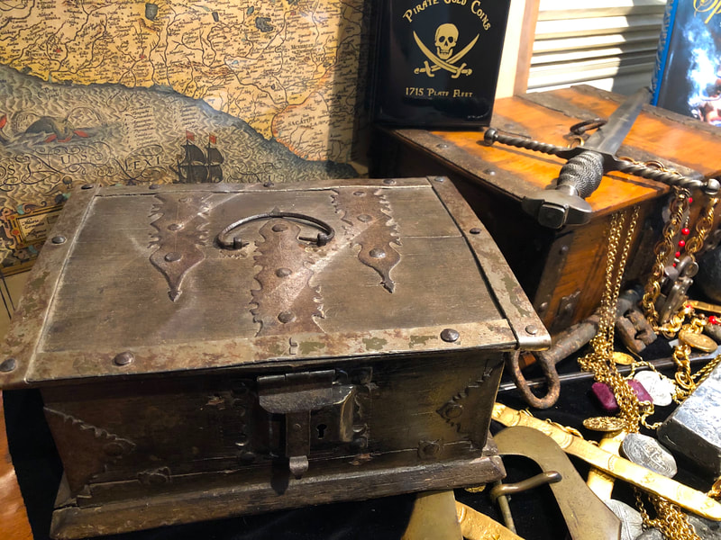 16th-17th Century Pay Masters Coffer or Coin Box 3