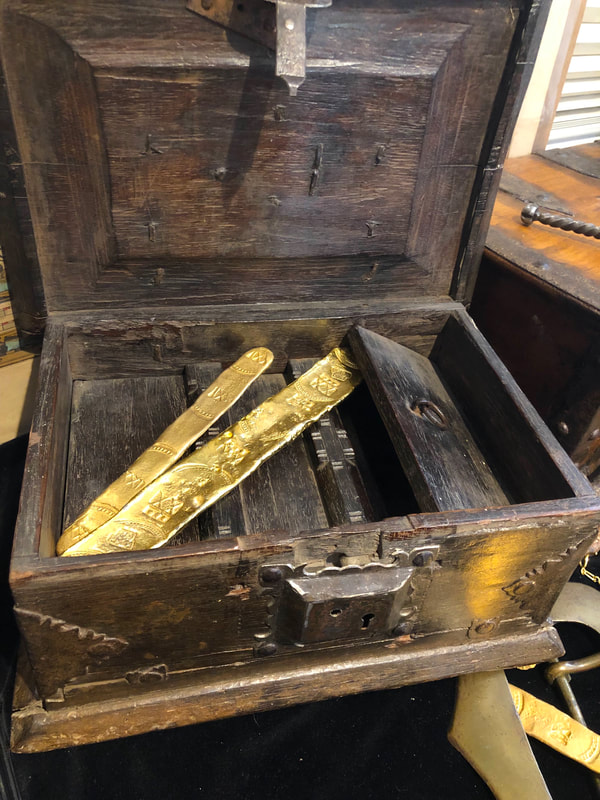 16th-17th Century Pay Masters Coffer or Coin Box 7