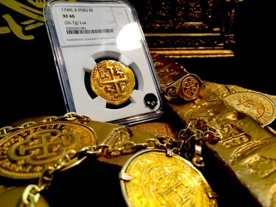 Peru  8 Escudos  1749  "La Luz Shipwreck"  NGC 40 Gold Doubloon 3