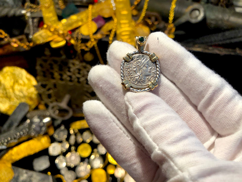 Roman Empire Head of Roma 126BC "Quintus Fabius Labeo" Pendant 2