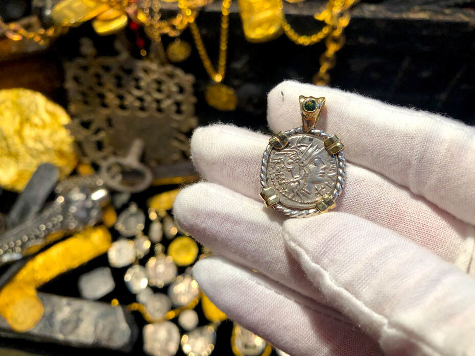 Roman Empire Head of Roma 126BC "Quintus Fabius Labeo" Pendant