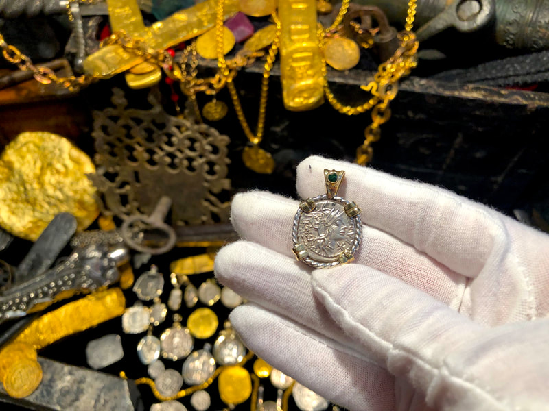 Roman Empire Head of Roma 126BC "Quintus Fabius Labeo" Pendant 7