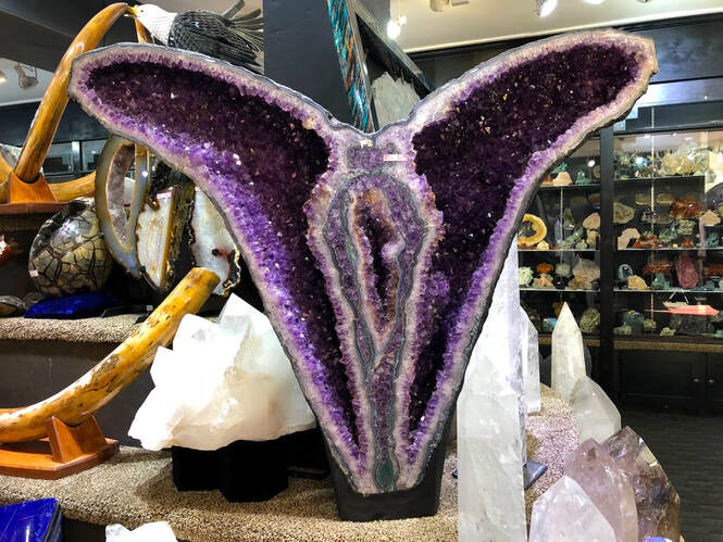 Amethyst | Crystals & Minerals 17