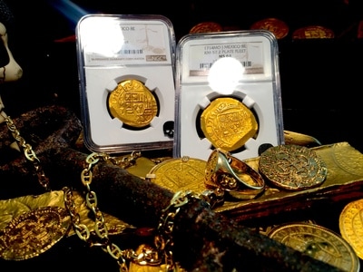 Mexico  8 Escudos  1715  "Full 4 Digit Date of the Fleet"  NGC 58 5