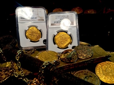 Mexico  8 Escudos  1715  "Full 4 Digit Date of the Fleet"  NGC 58 26