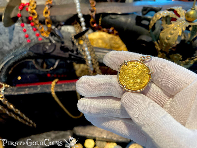 Spain 1 Escudo 1516-56 "Great Details & Centering" 14kt Bezel 16