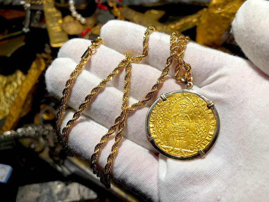 France 1364 "King Charles V" 14kt Gold Bezel Pendant