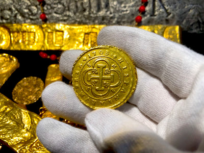 Spain 8 Escudos 1703 "Great Pendant Piece" RAW Pirate Gold Coins 4