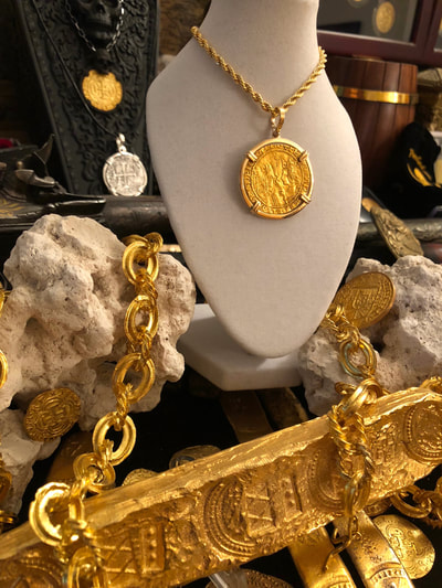 Spain 2 Excellentes 1476 "Ferdinand and Isabel" Pirate Gold Coins Pendant 5