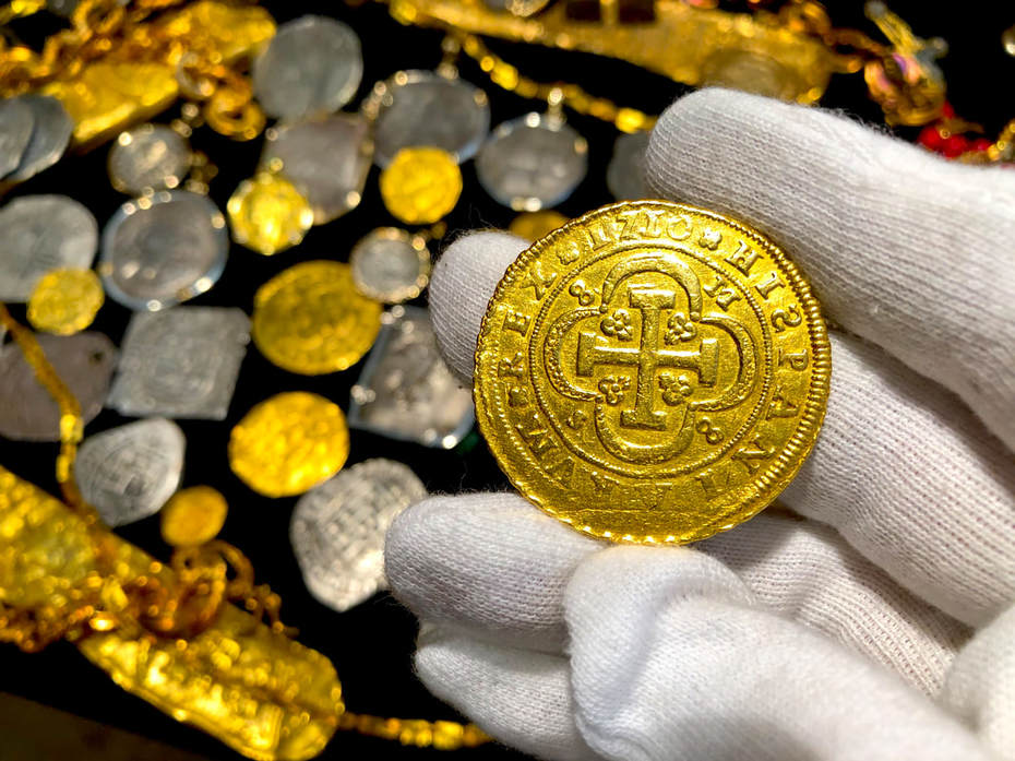 Spain 8 Escudos 1710 "Dated" RAW