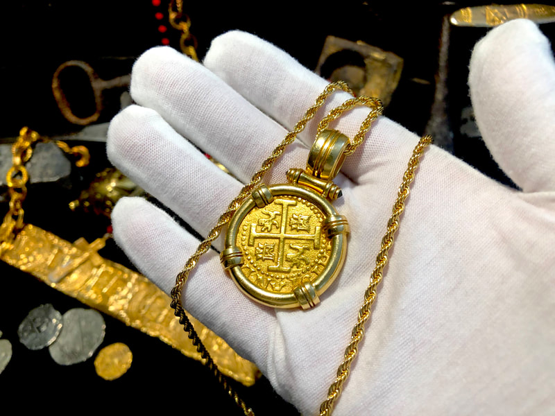 Peru 8 Escudos 1711 Pendant 34