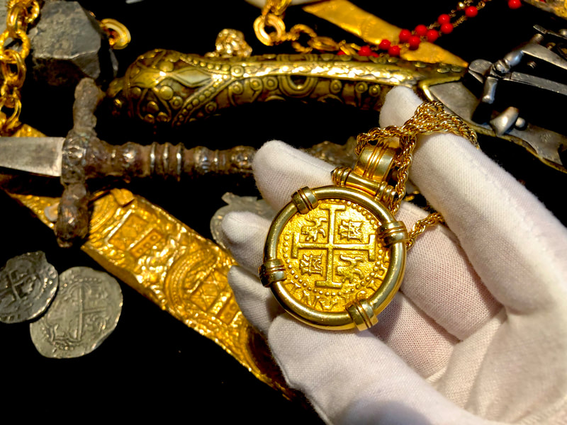 Peru 8 Escudos 1711 Pendant 23