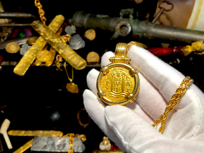 Peru 8 Escudos 1711 Pendant 40