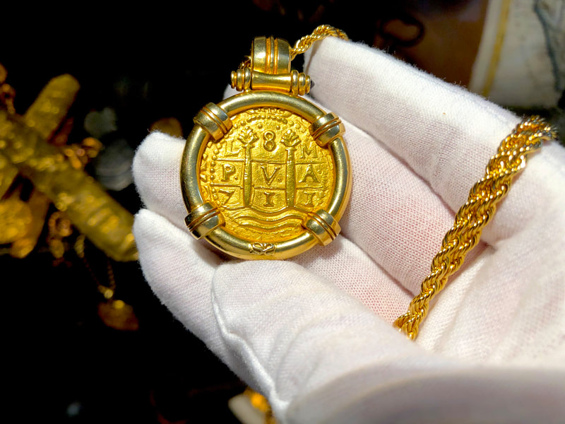 Peru 8 Escudos 1711 Pendant 10