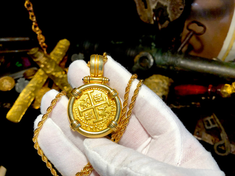 Peru 8 Escudos 1711 Pendant 8