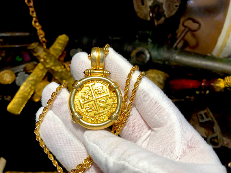 Peru 8 Escudos 1711 Pendant 28