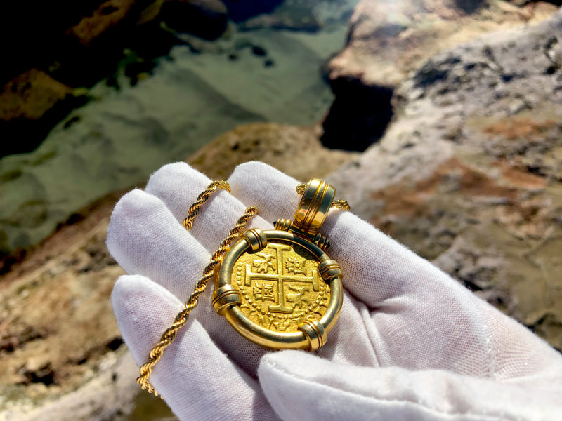 Peru 8 Escudos 1711 Pendant 18