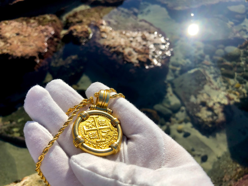 Peru 8 Escudos 1711 Pendant 32