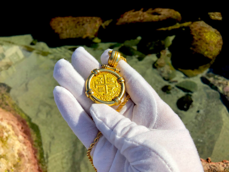 Peru 8 Escudos 1711 Pendant 20