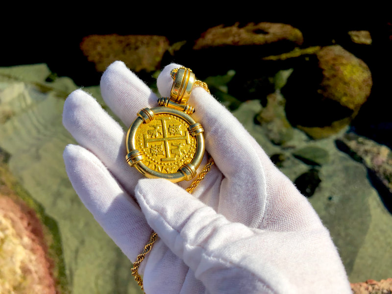 Peru 8 Escudos 1711 Pendant 37