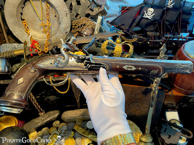 Flintlock Gun Blunderbuss | Pirate Gold Coins 5