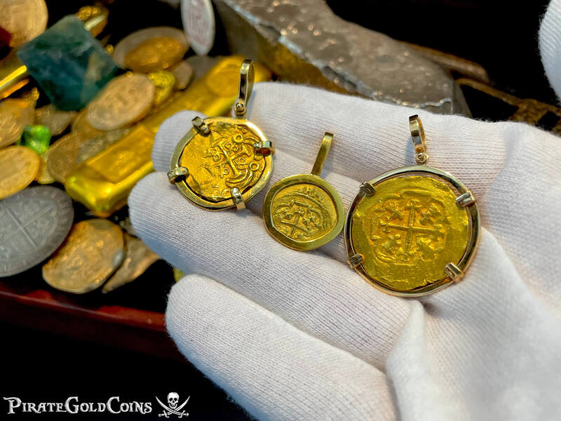 Colombia 2 Escudos Pendant 7