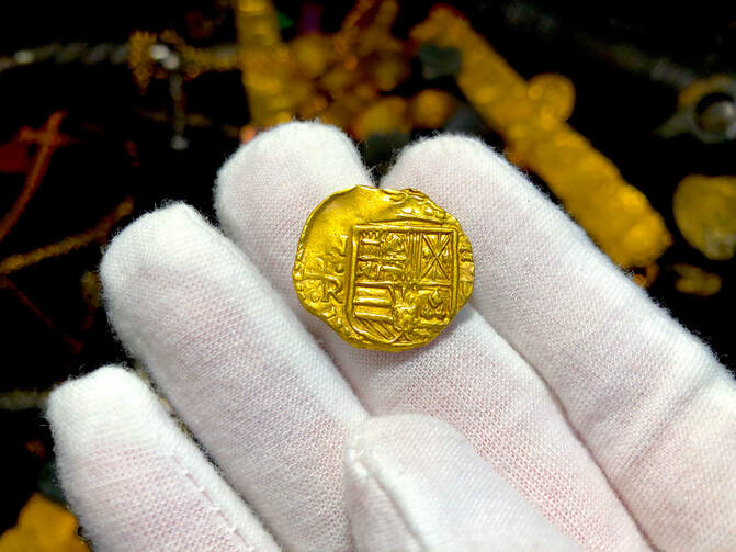 Dated | Colombia 2 Escudos | Pirate Gold Coins 8