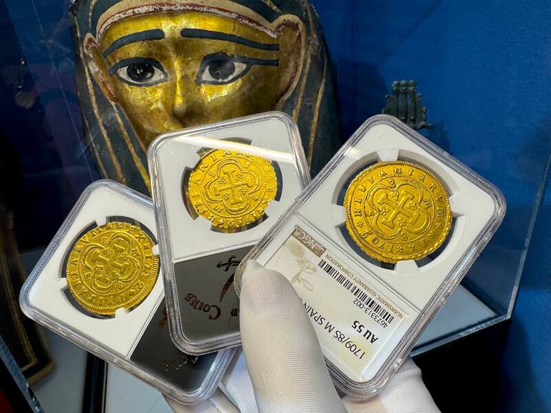 Spain 8 Escudos 1712 "Philip V" NGC 58 23