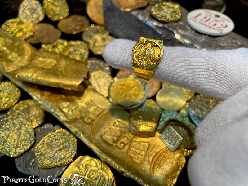 Roman Gold Wedding Ring 2-3rd Century AD "Clasping Hands" 10