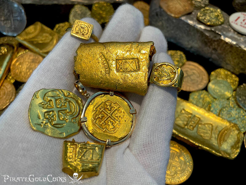 Roman Gold Wedding Ring 2-3rd Century AD "Clasping Hands" 3