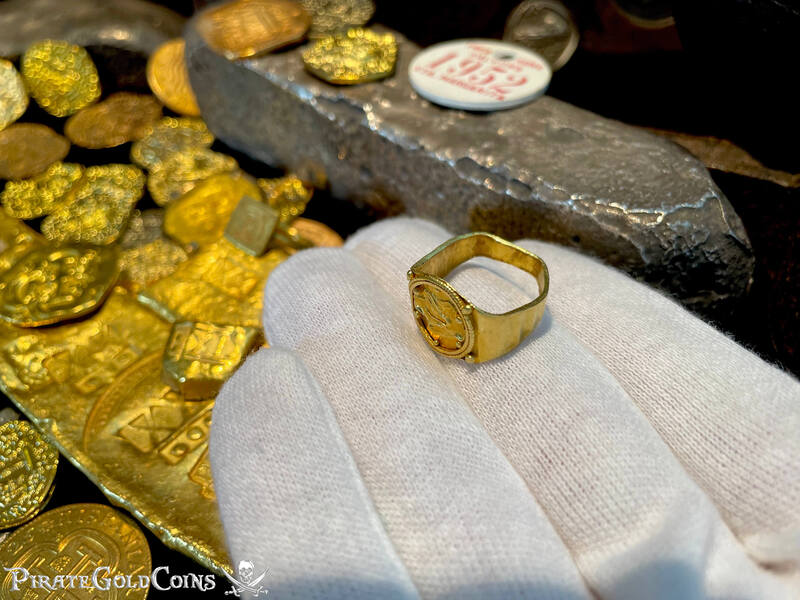 Roman Gold Wedding Ring 2-3rd Century AD "Clasping Hands" 7